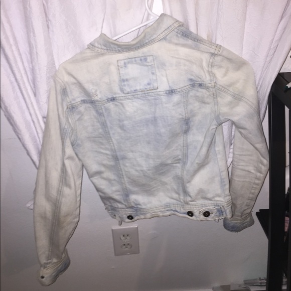 Faded blue Jean jacket - Picture 2 of 3